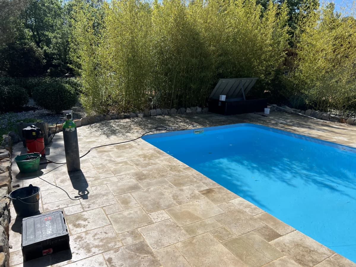 Recherche de fuite d'eau sur une piscine coque à Vallauris dans les Alpes Maritimes