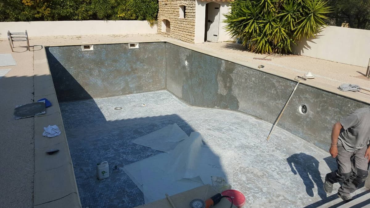 Recherche de fuite d'eau sur une piscine coque à Vallauris dans les Alpes Maritimes